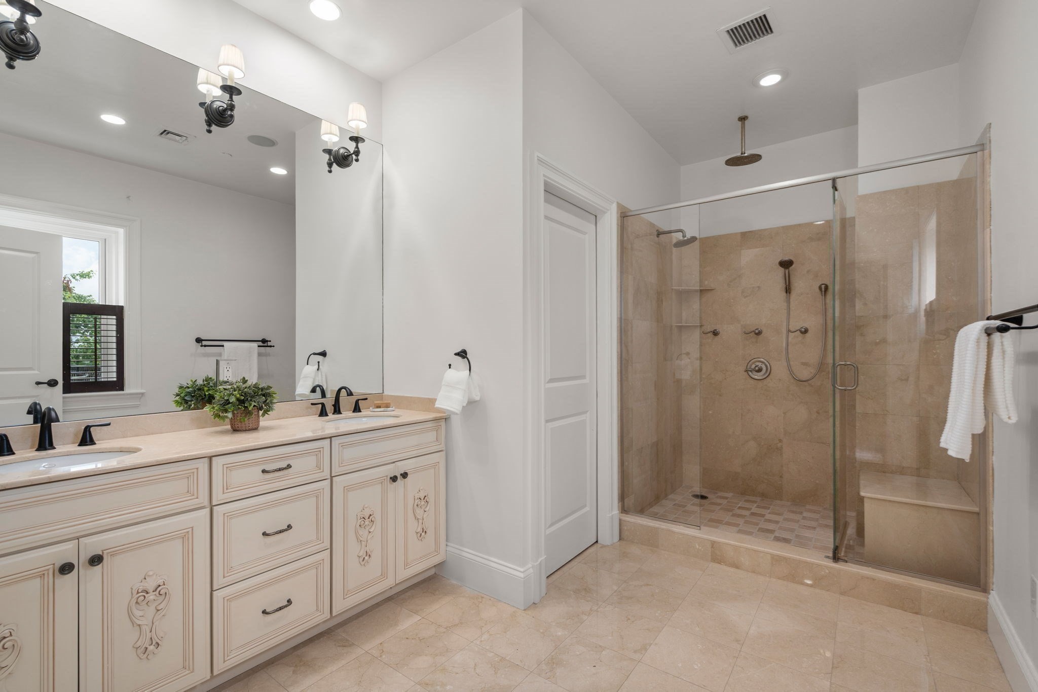 120 Seaver St # E201 Property Photo 8