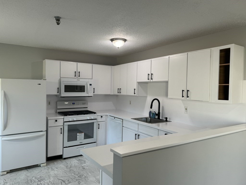 74 Tennis Plaza Rd # 31 Property Photo 3
