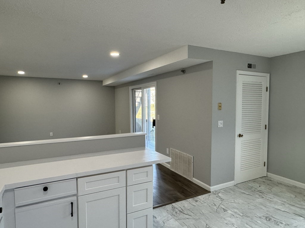 74 Tennis Plaza Rd # 31 Property Photo 5