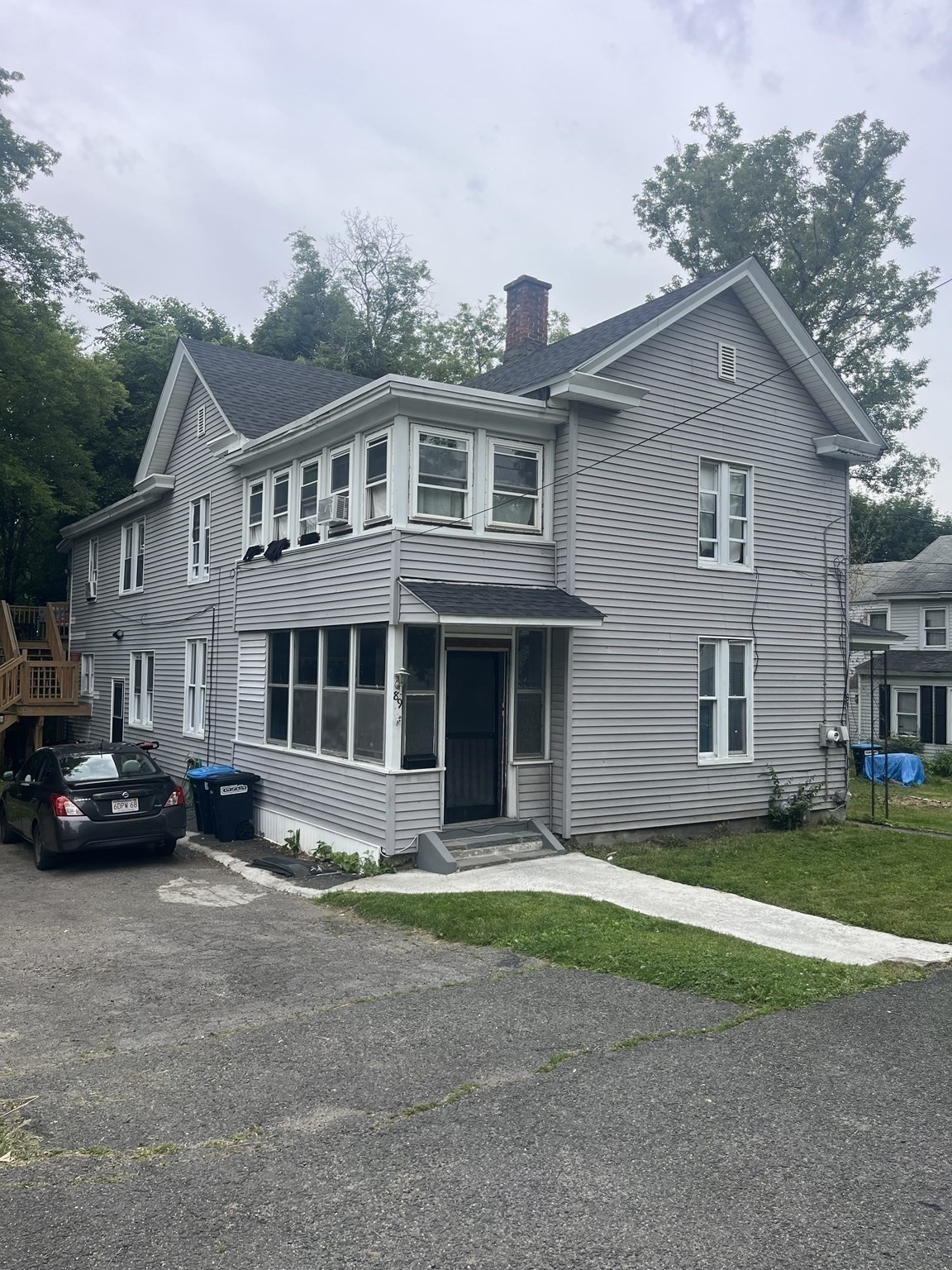 89 Robbins Ave Property Photo 1