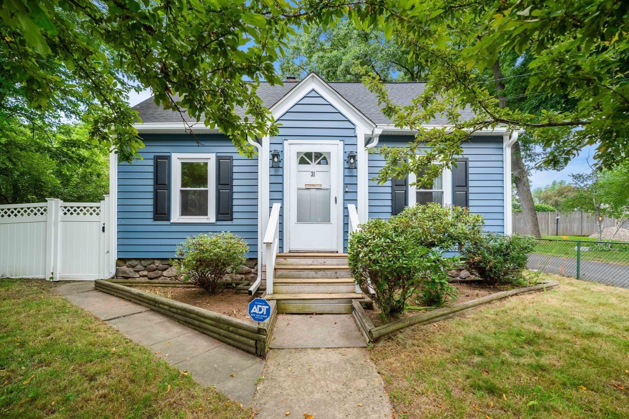 31 Lincoln St Property Photo 1