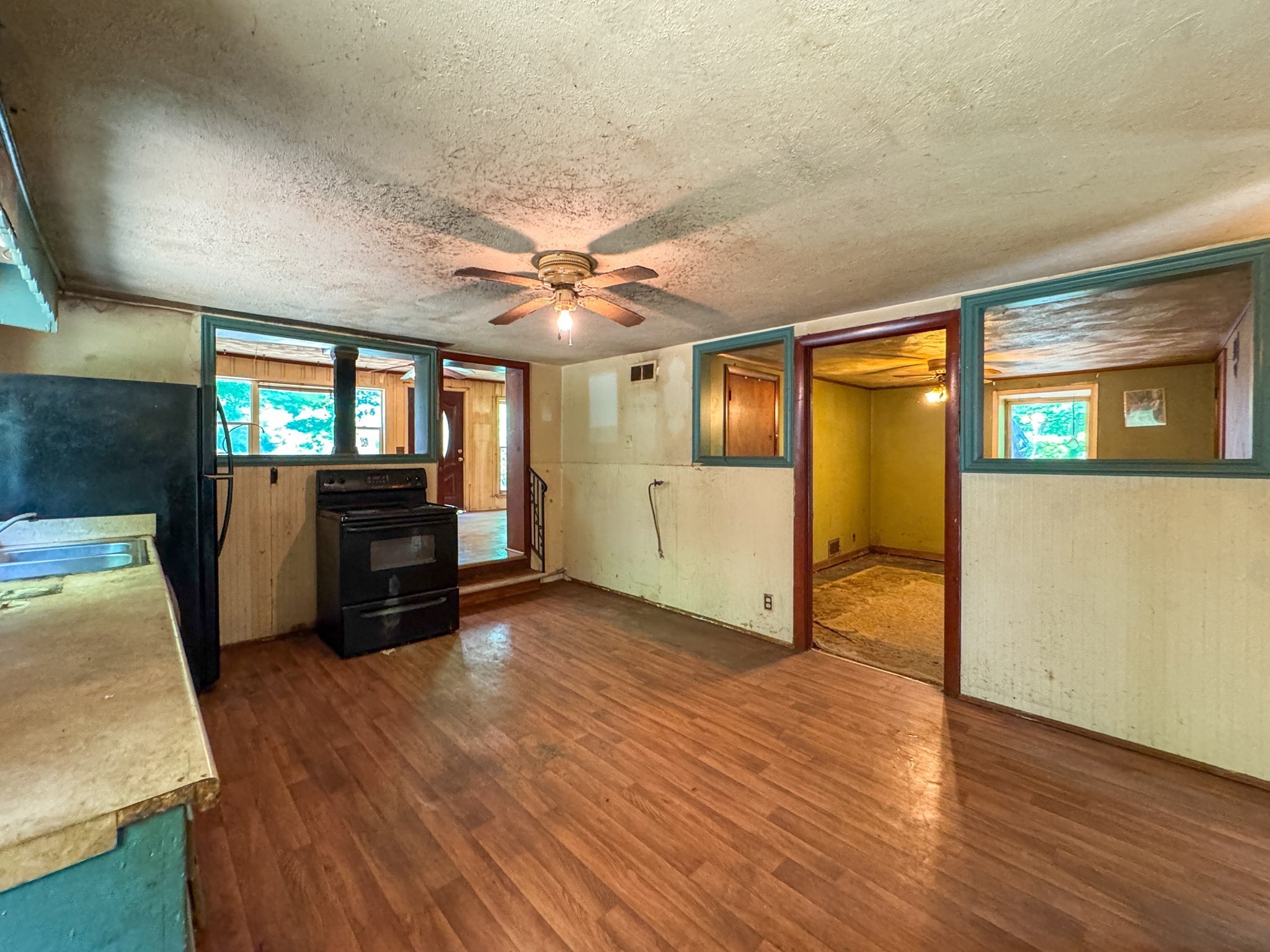 332 Batchelor St Property Photo 10