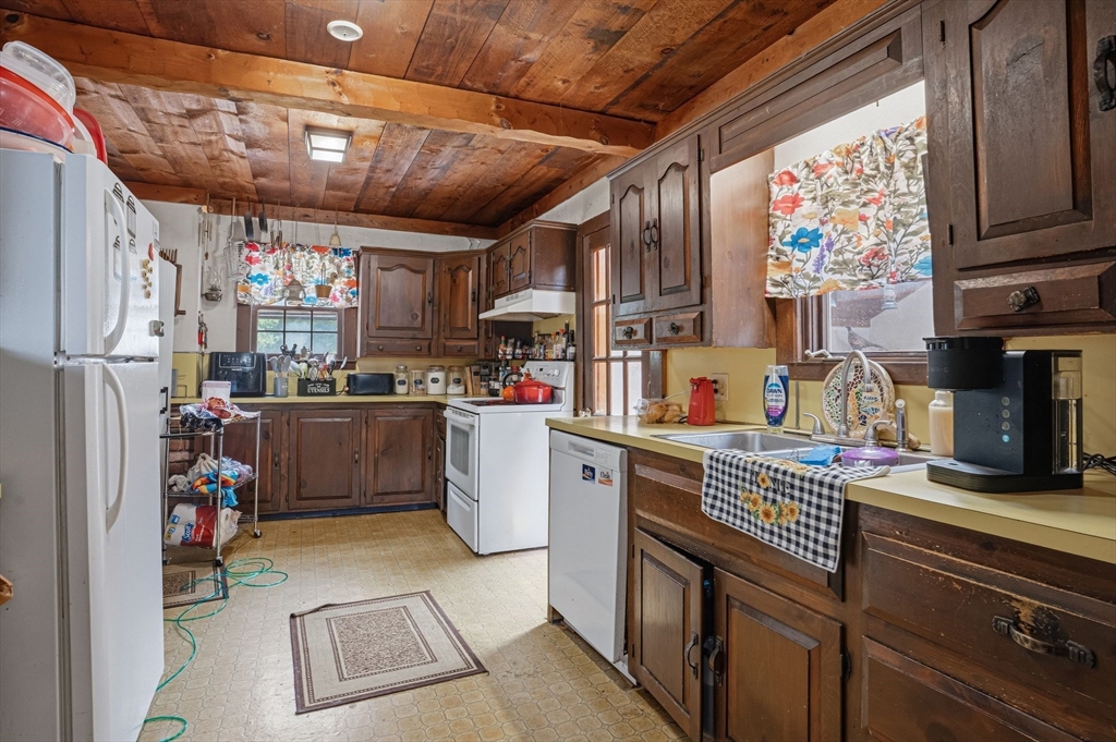 20 Baker St Property Photo 5