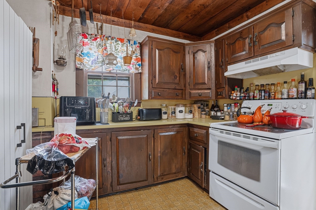 20 Baker St Property Photo 6