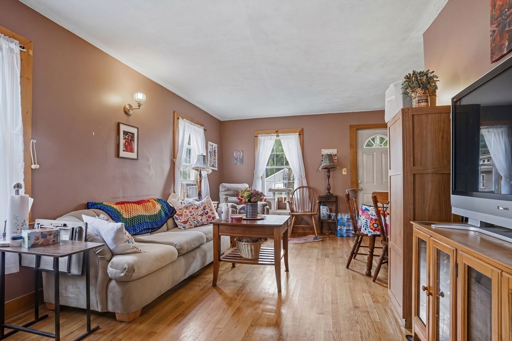 20 Baker St Property Photo 9