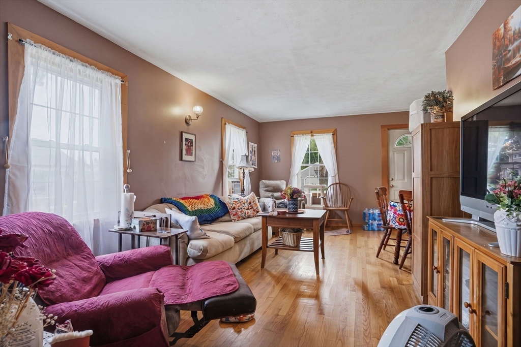 20 Baker St Property Photo 11