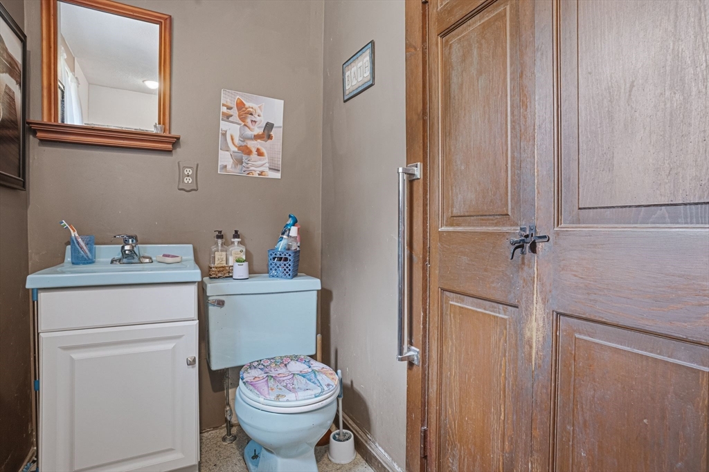 20 Baker St Property Photo 21