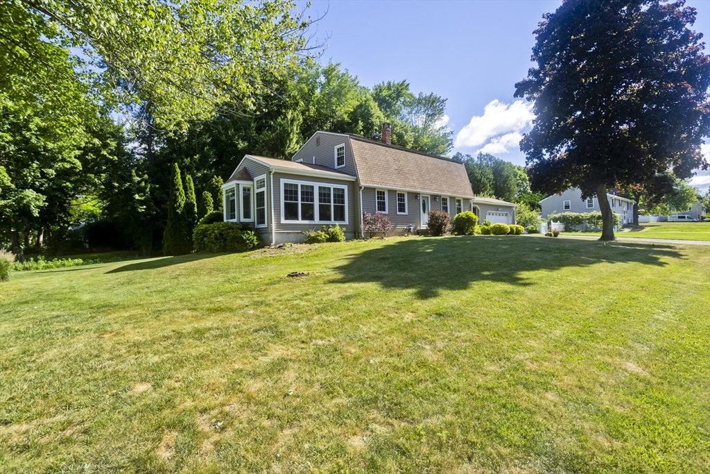 148 Clover Hill Dr Property Photo 1