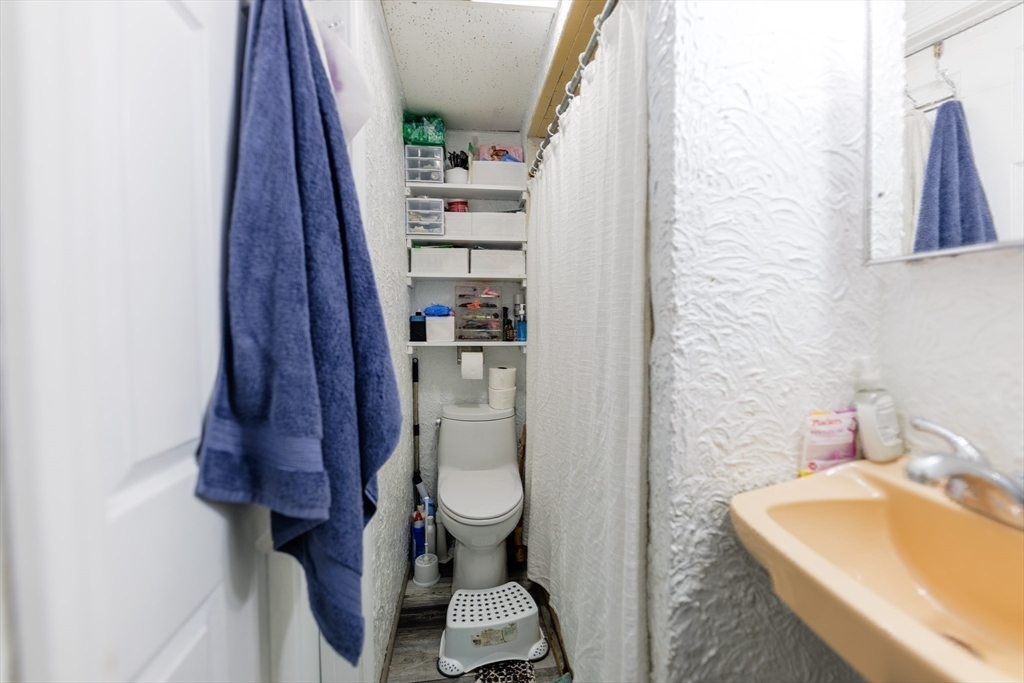 6 Hillside Ave Property Photo 32