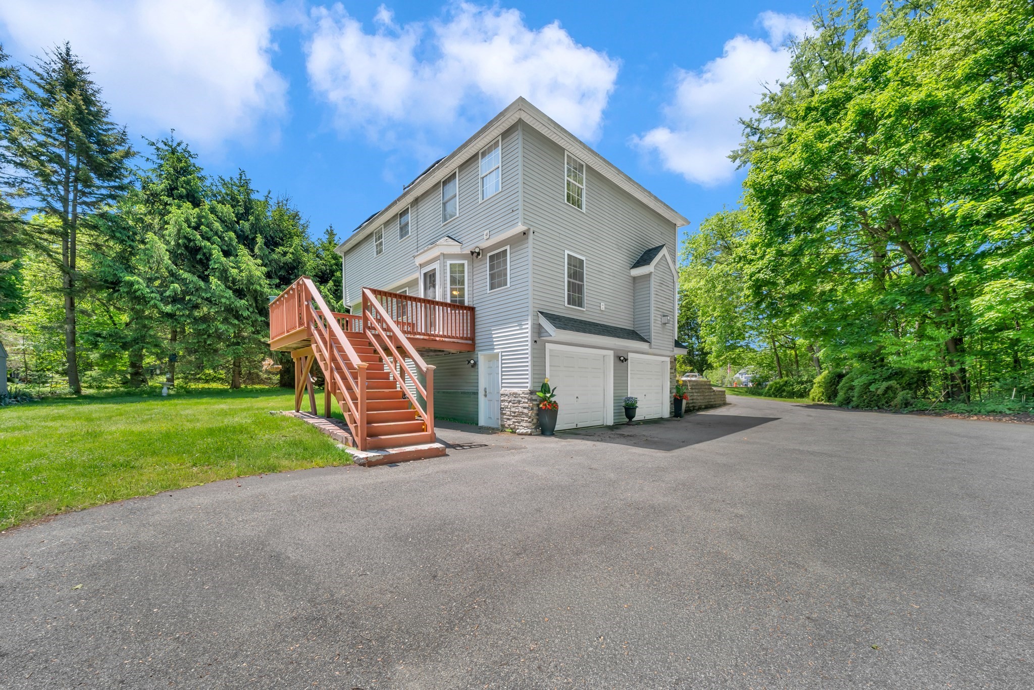 257 Howe St Property Photo 4