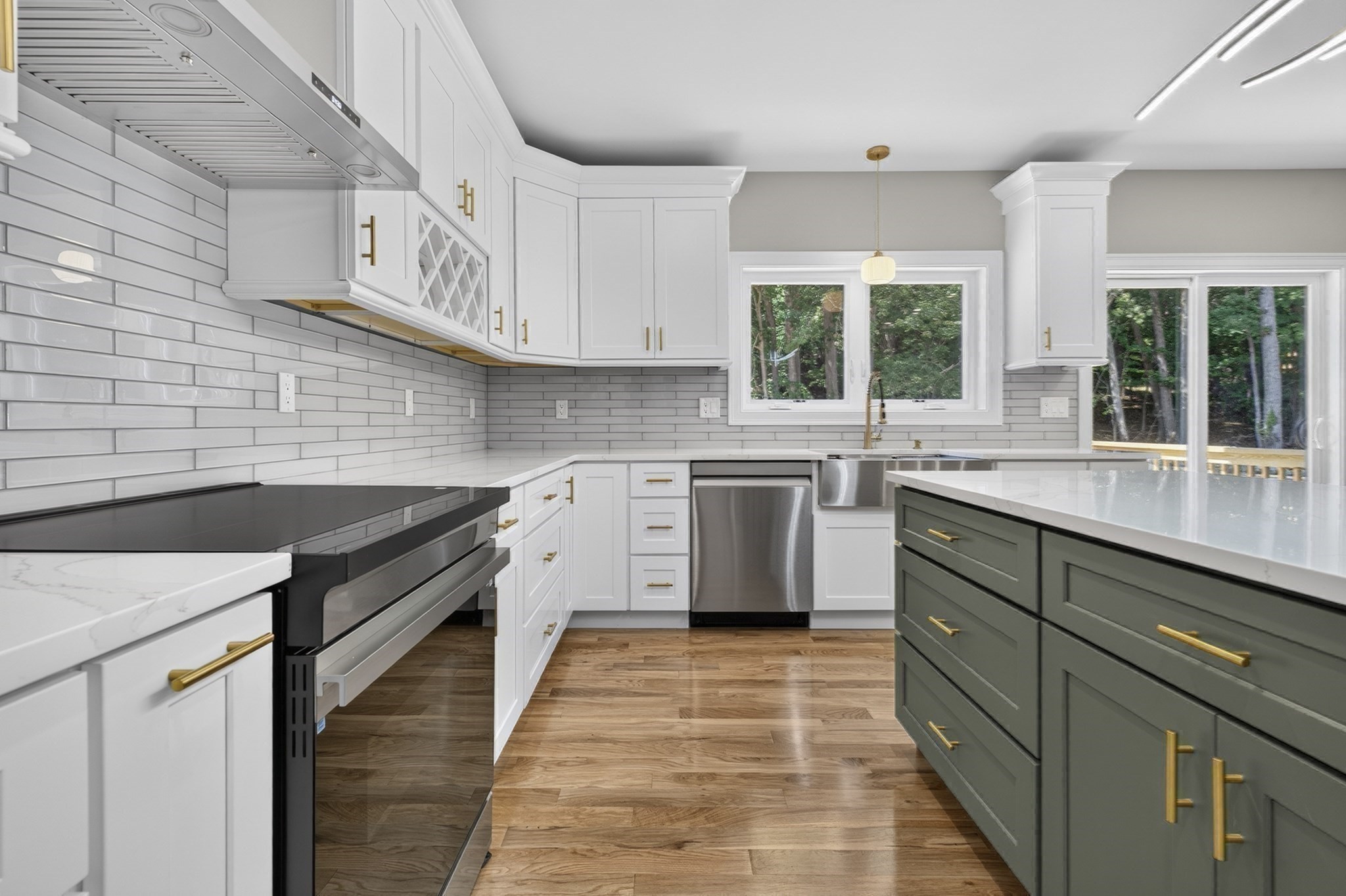 27 Rollins # A Property Photo 14