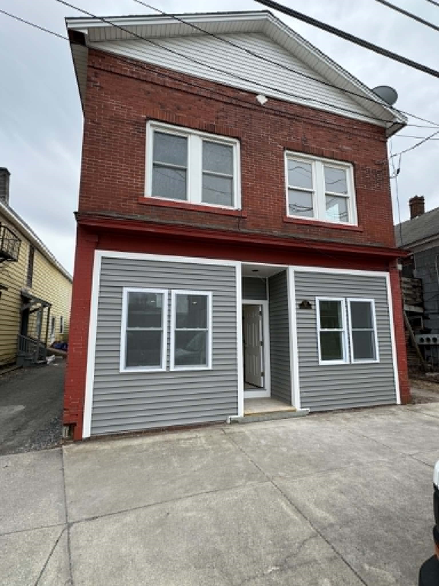 25 Spring St Property Photo 1
