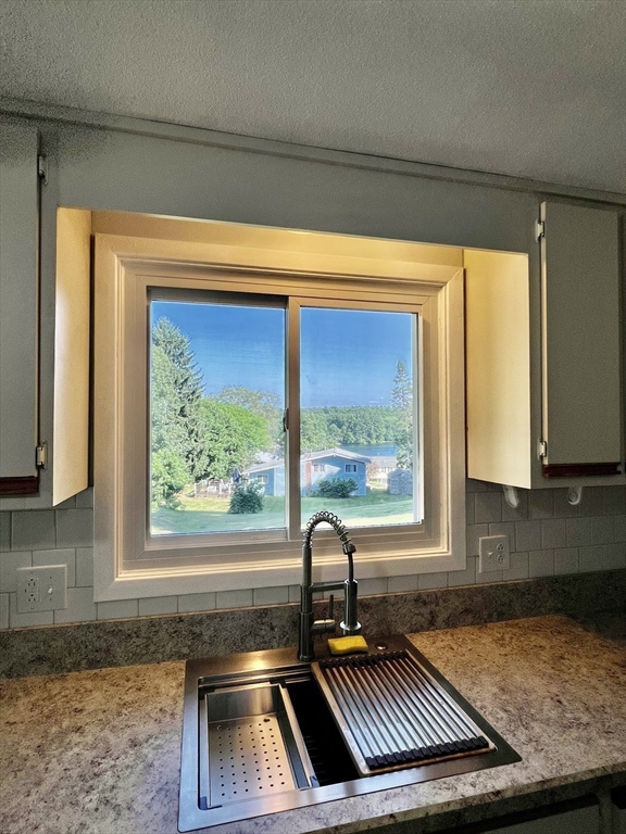 9 Champlain Dr. Property Photo 7