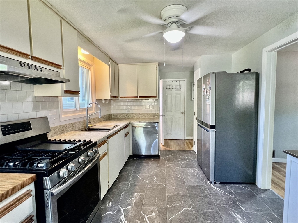 9 Champlain Dr. Property Photo 8