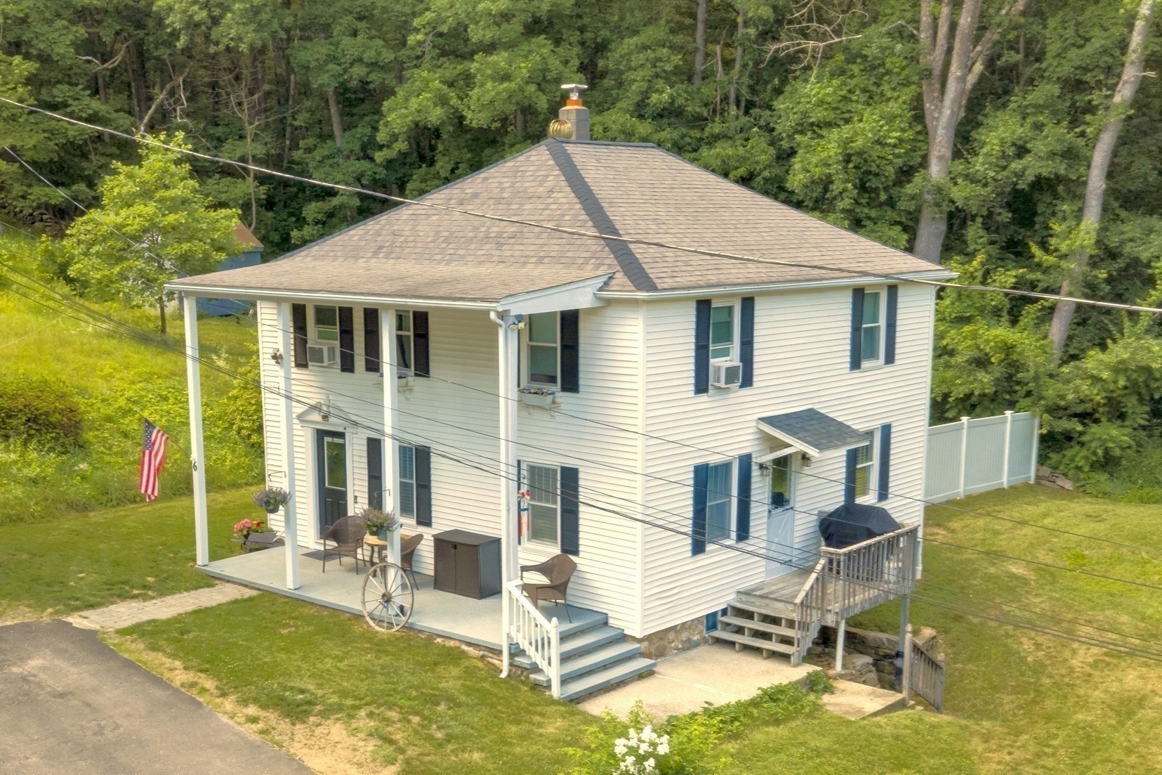 6 Belanger Ave Property Photo 4