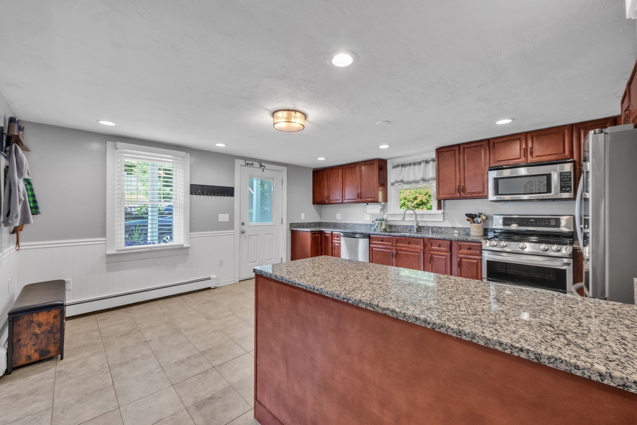 6 Belanger Ave Property Photo 8