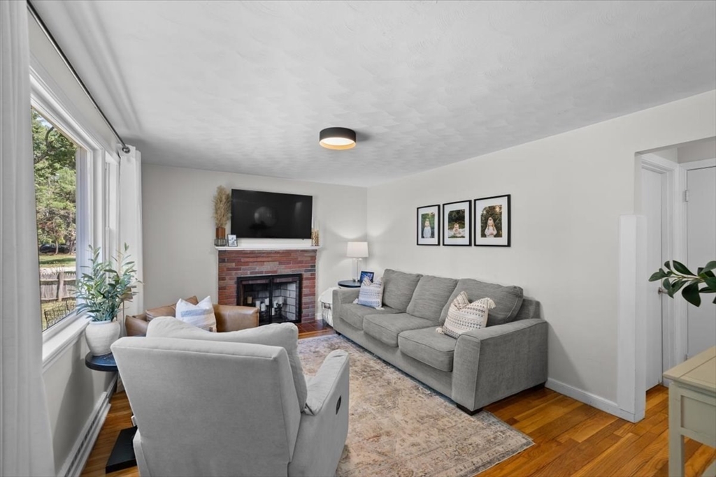 30 Chestnut St Property Photo 5