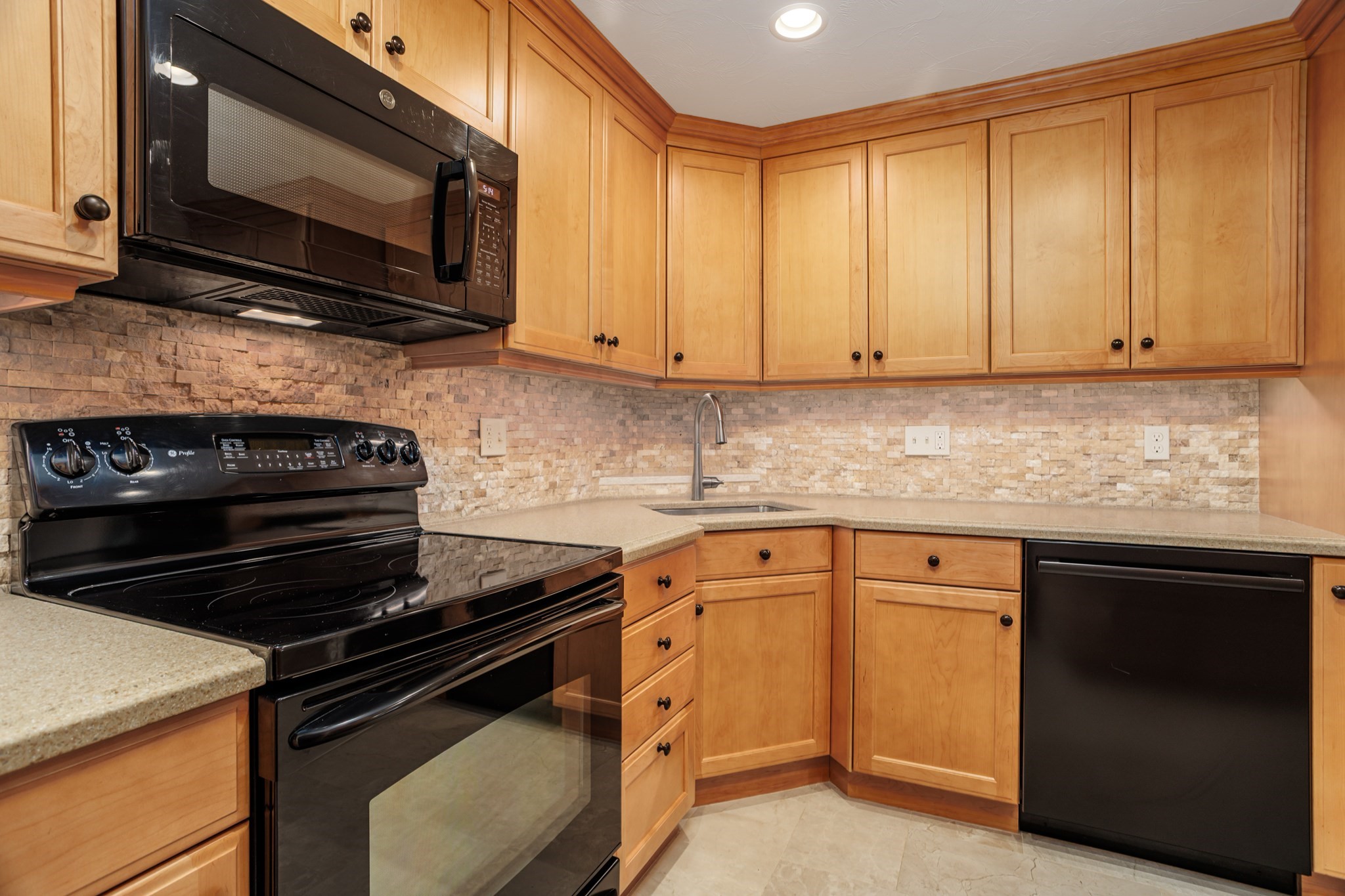 212 Ridgefield Cir # 212b Property Photo 3