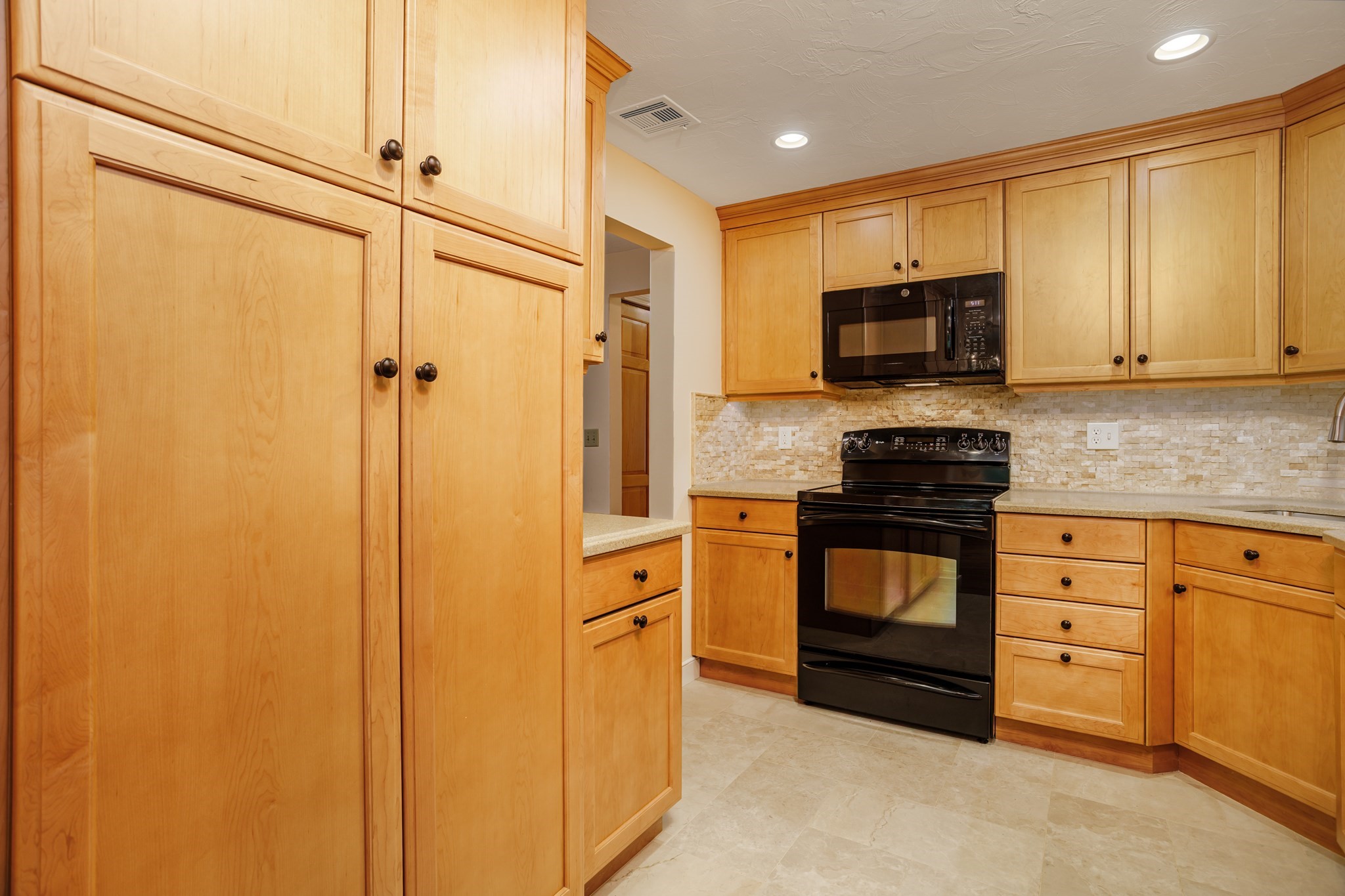 212 Ridgefield Cir # 212b Property Photo 4
