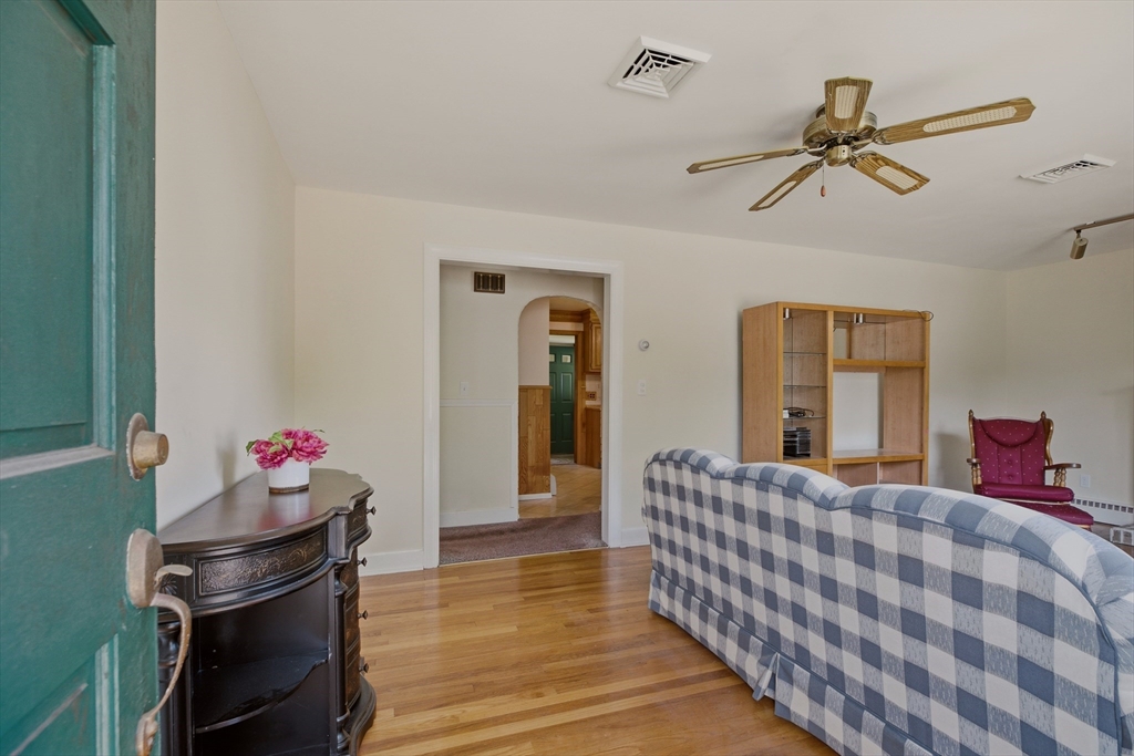1443 Bedford St Property Photo 4