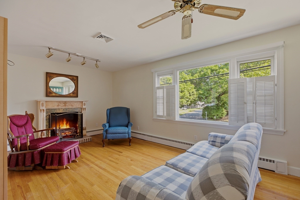 1443 Bedford St Property Photo 6