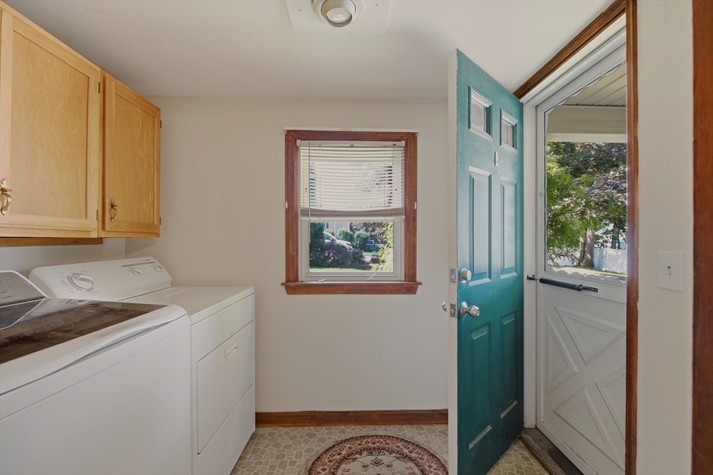 1443 Bedford St Property Photo 9
