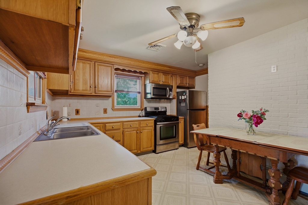 1443 Bedford St Property Photo 12