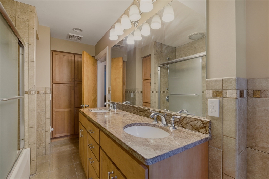 1443 Bedford St Property Photo 25