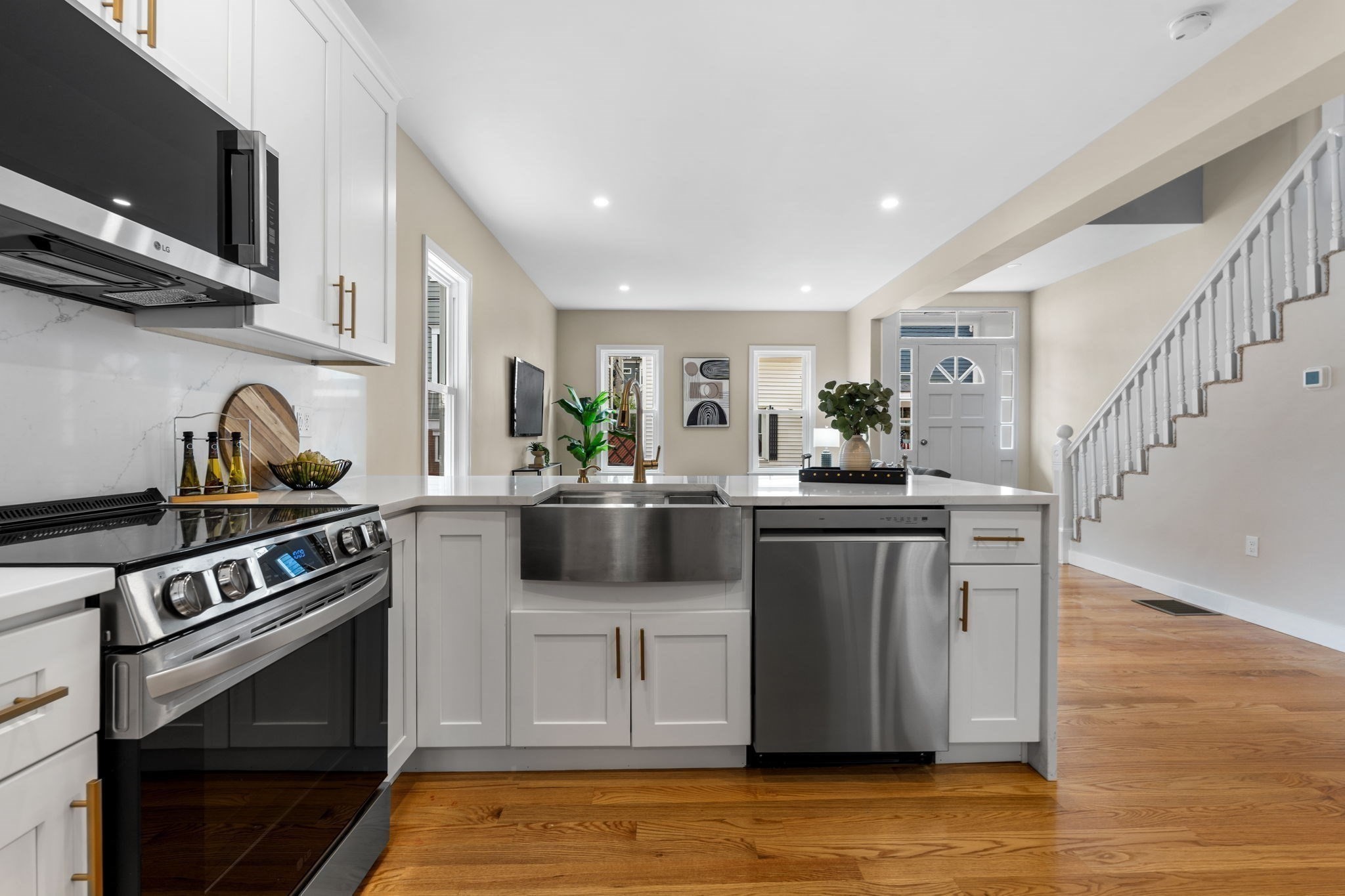 362 Silver St Property Photo 3
