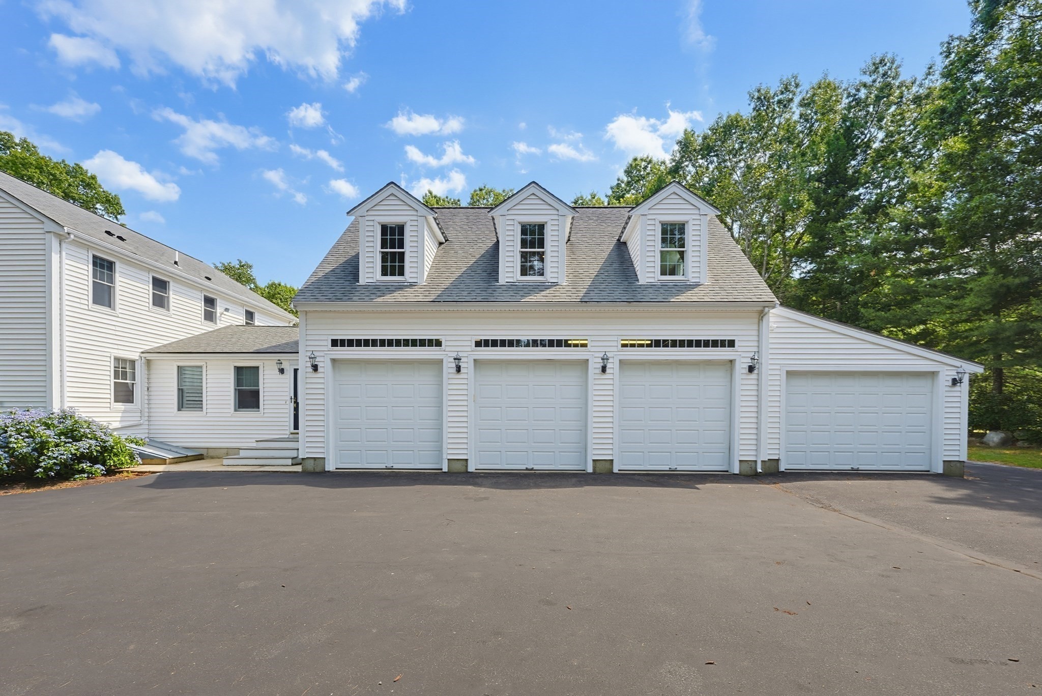 9 Northville Ave Property Photo 7