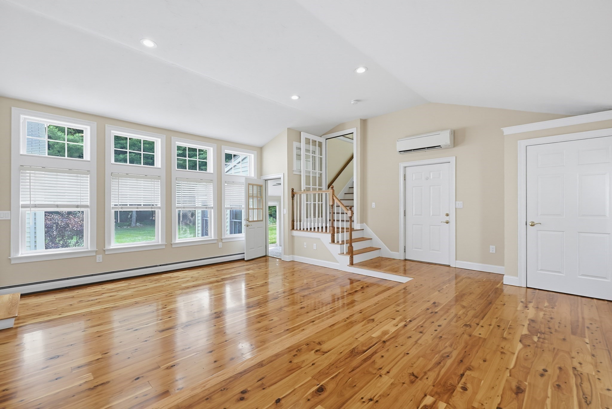 9 Northville Ave Property Photo 17