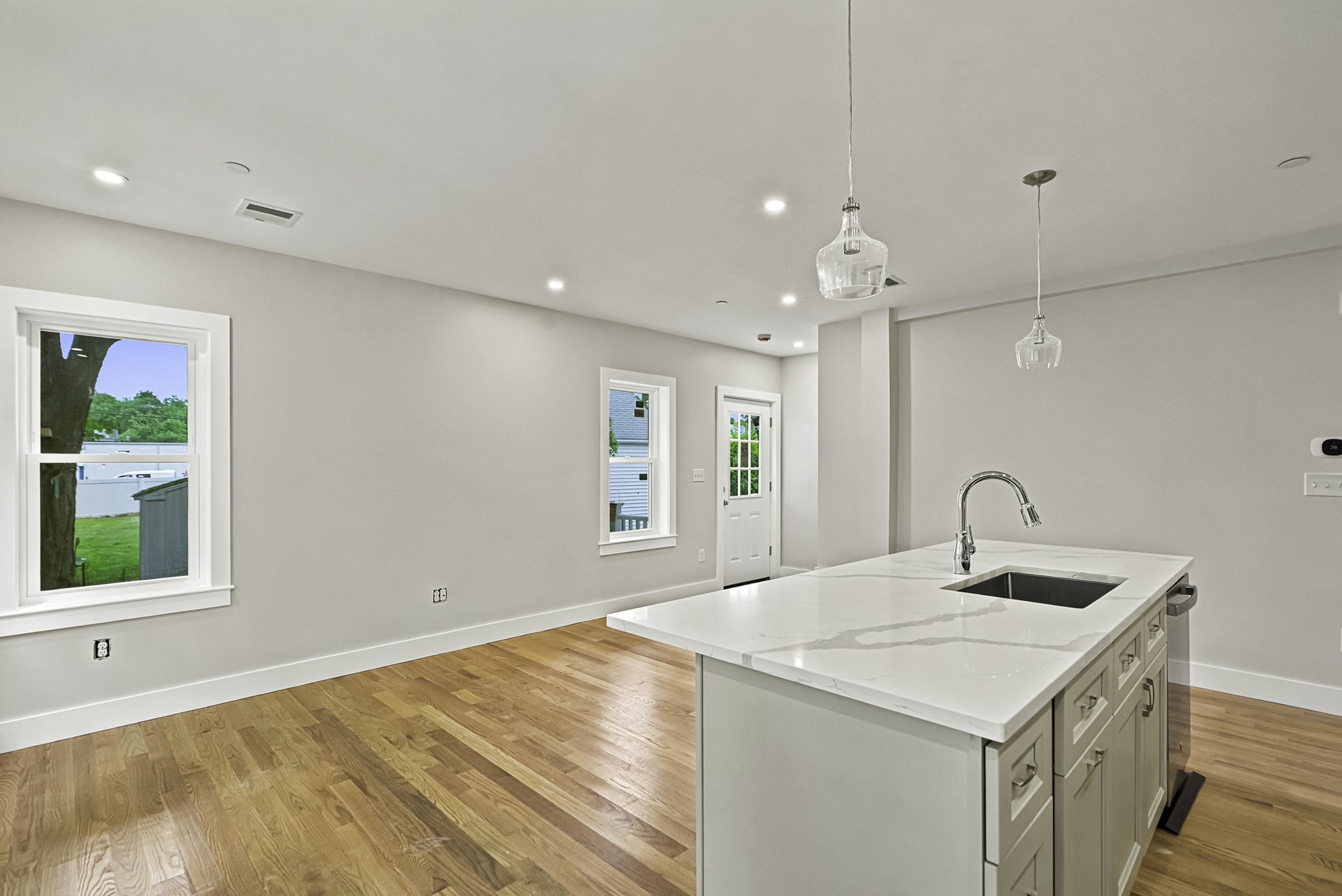 4 Mayhew St Side Property Photo 7