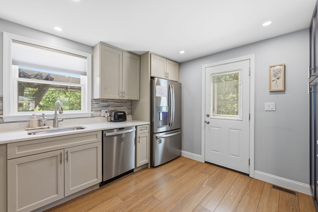 18 Tremont St Property Photo 10