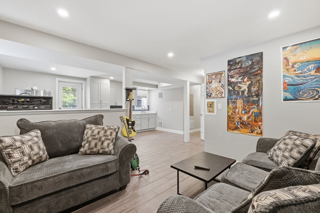 18 Tremont St Property Photo 31
