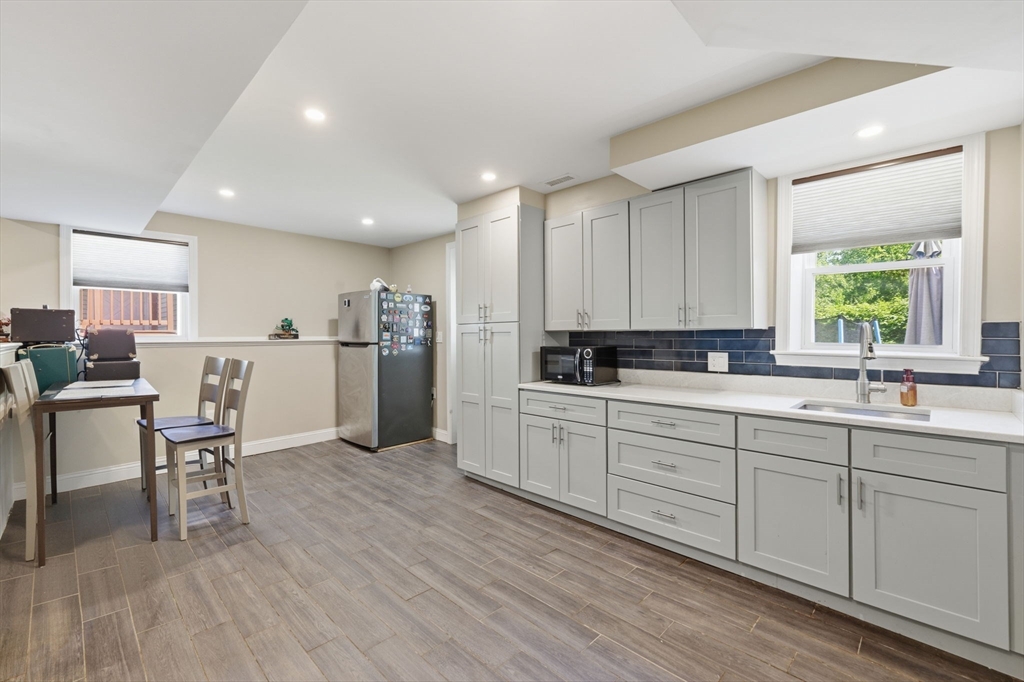 18 Tremont St Property Photo 32