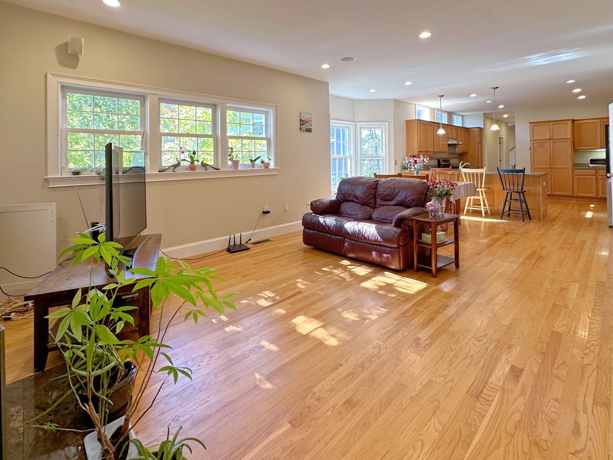 11 Oakland St Property Photo 8