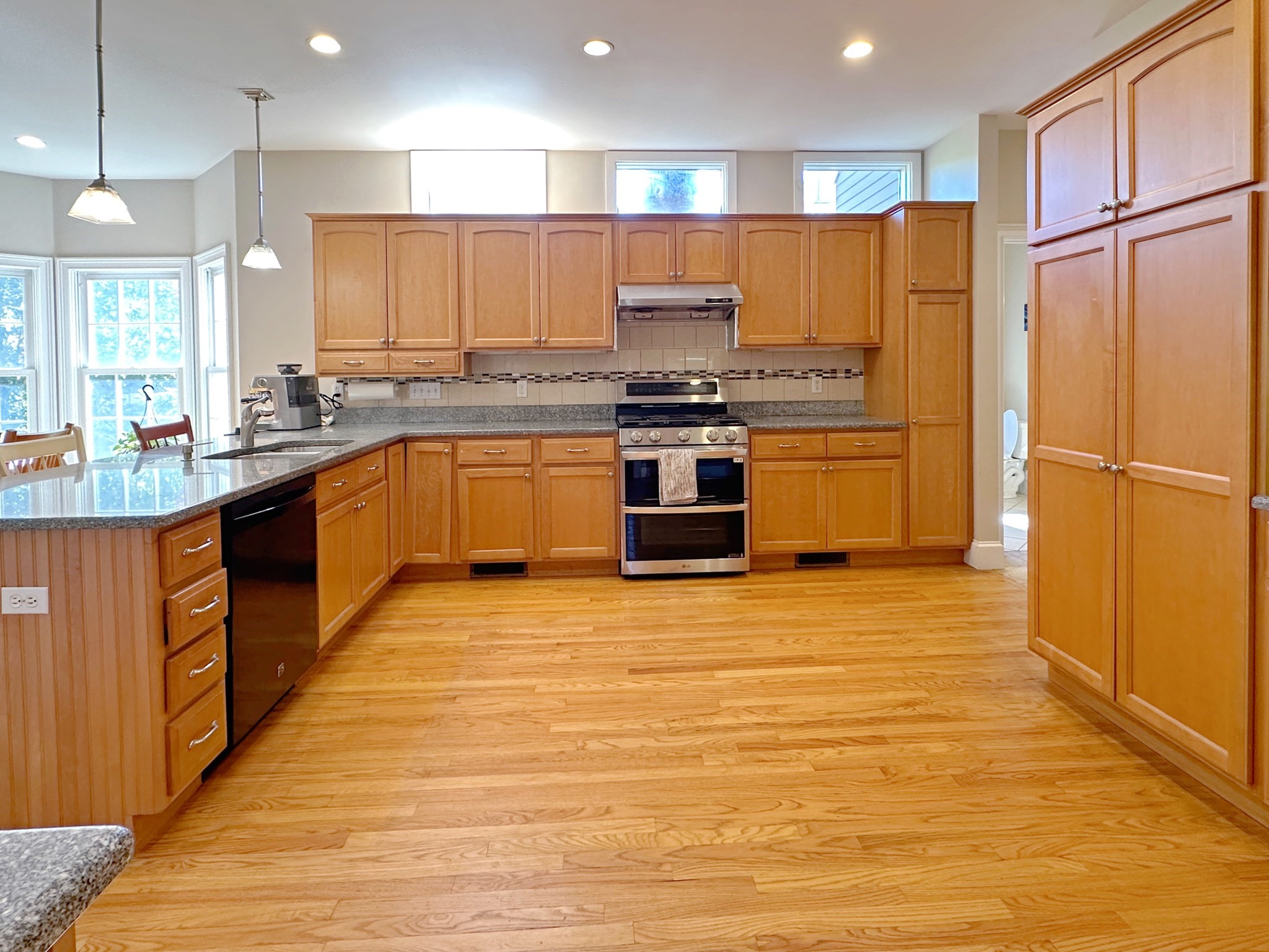 11 Oakland St Property Photo 10