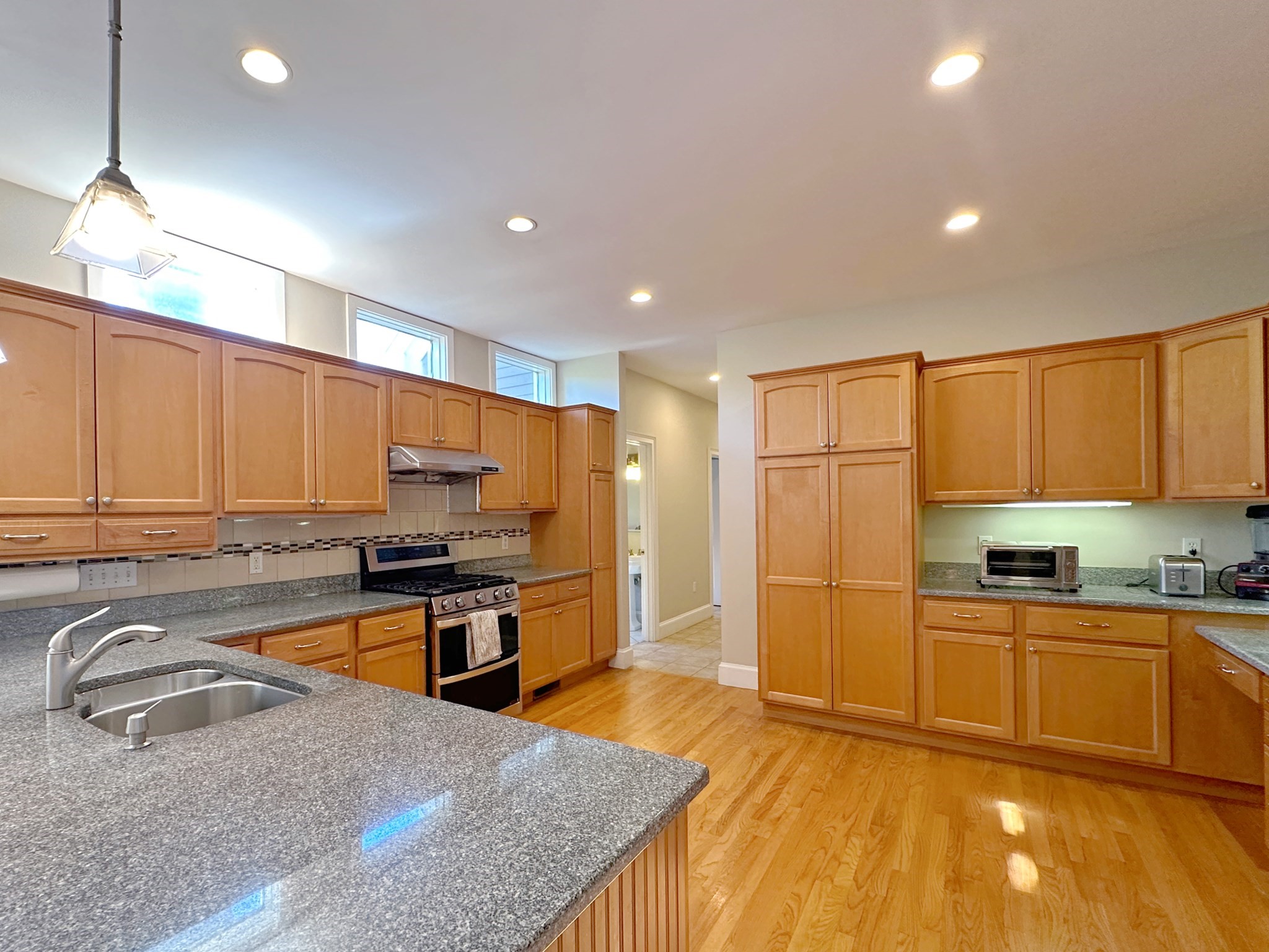 11 Oakland St Property Photo 12