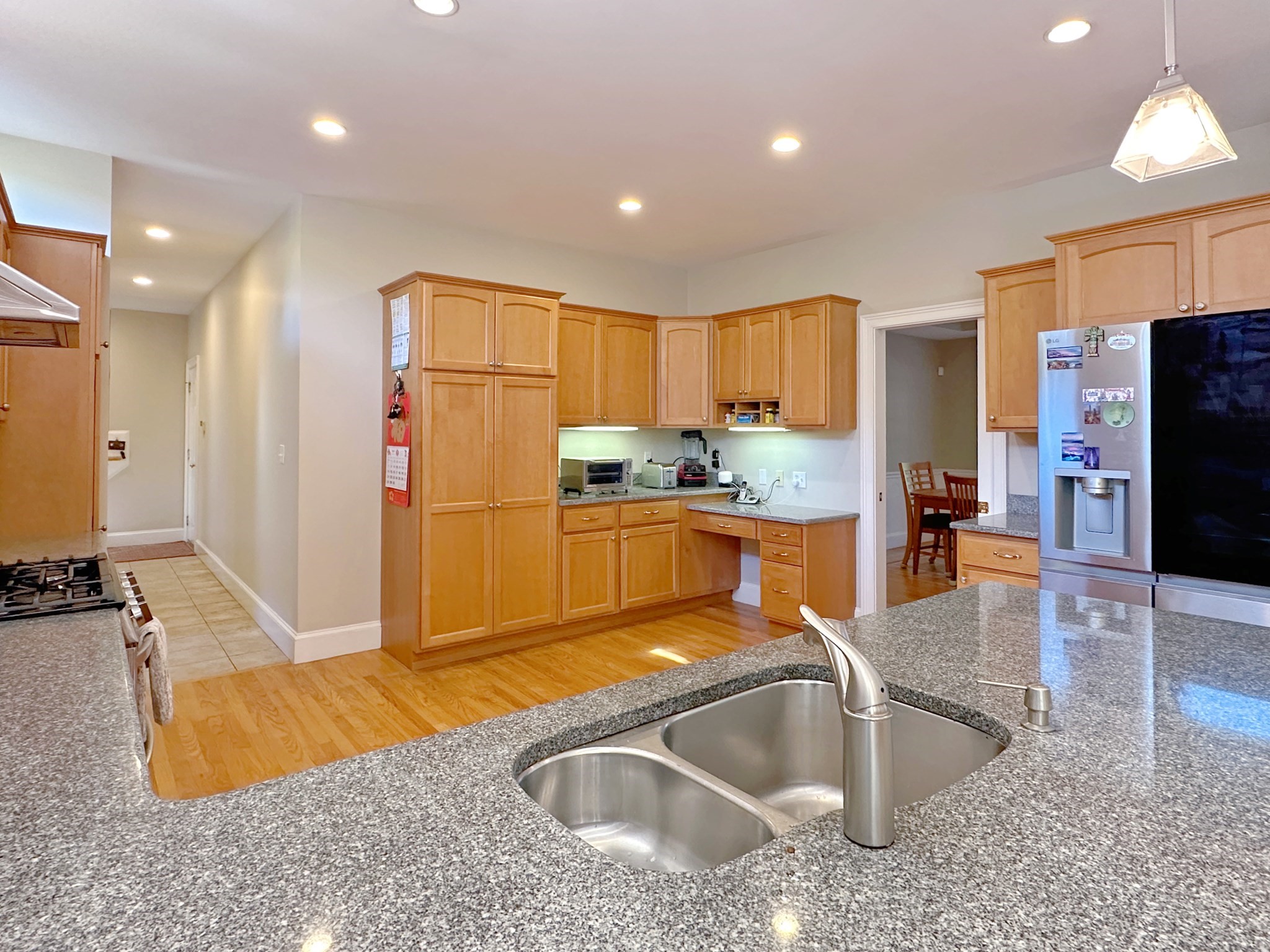 11 Oakland St Property Photo 13