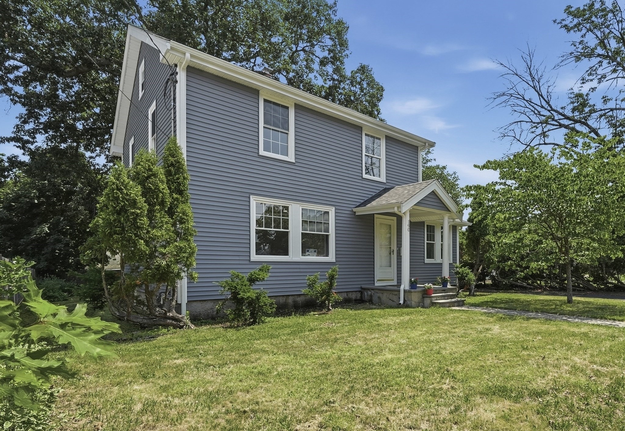 190 Manomet St Property Photo 1