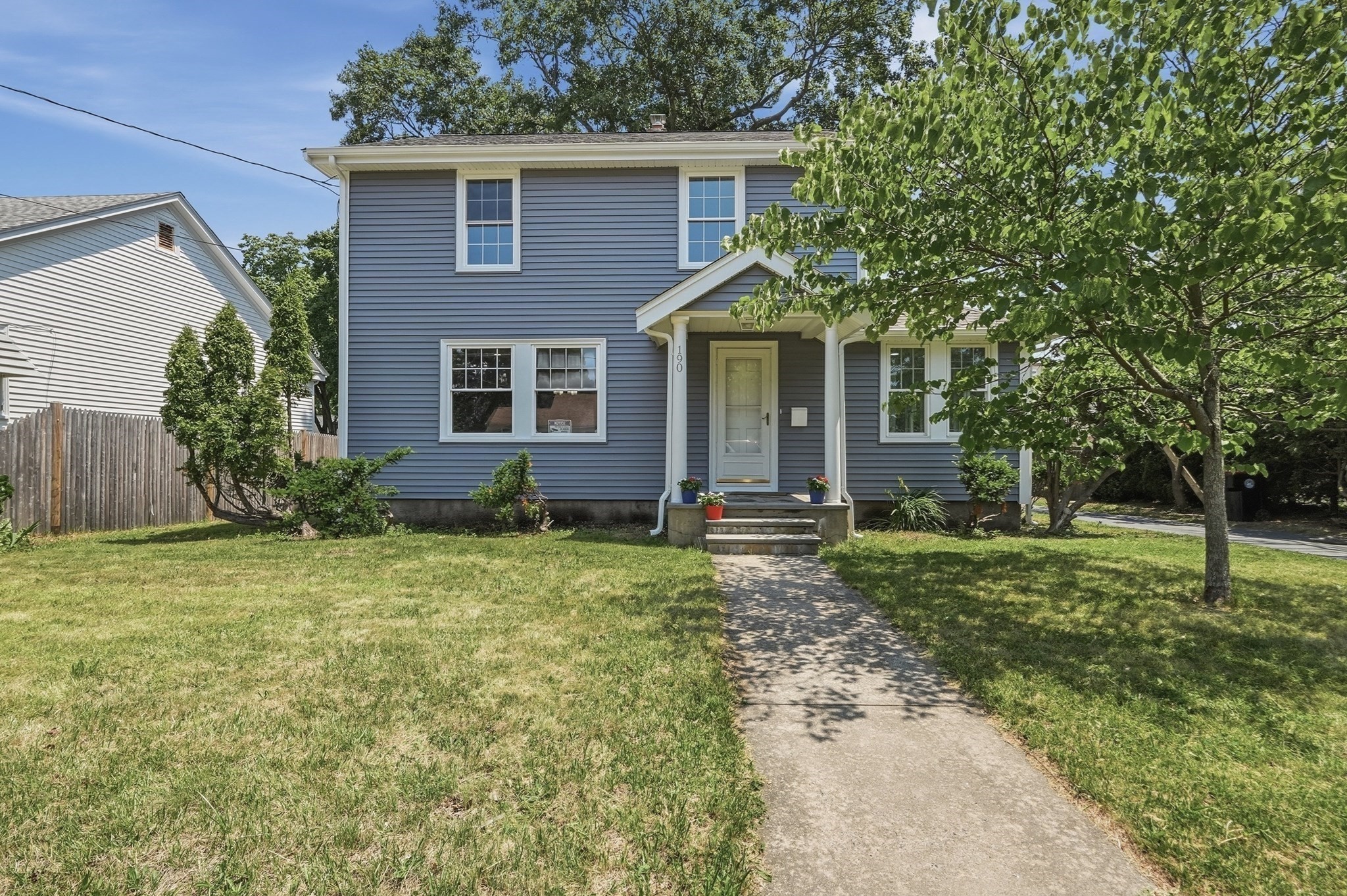 190 Manomet St Property Photo 2