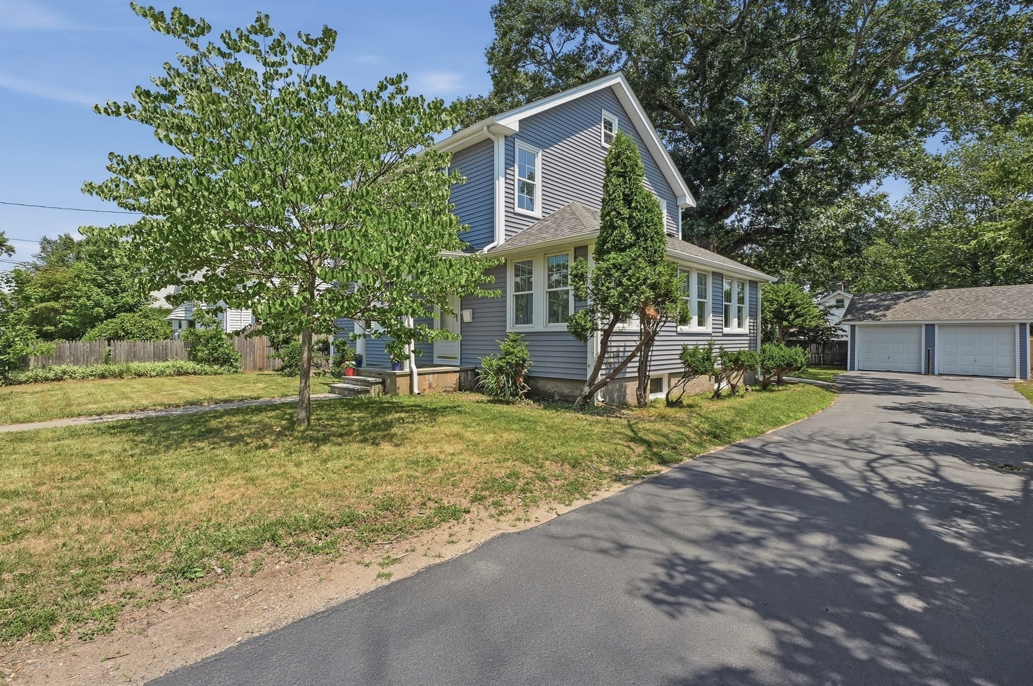 190 Manomet St Property Photo 3
