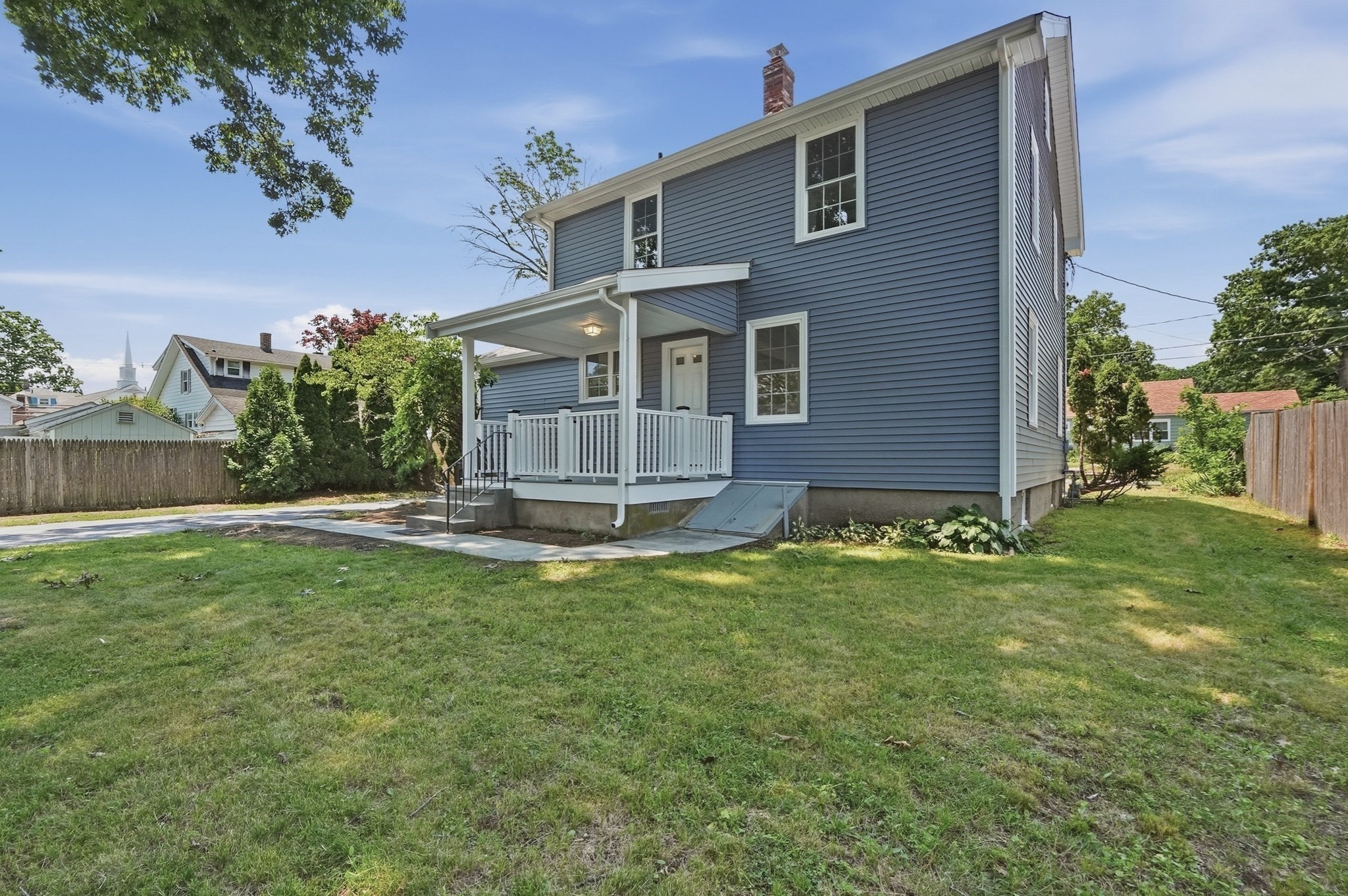 190 Manomet St Property Photo 4