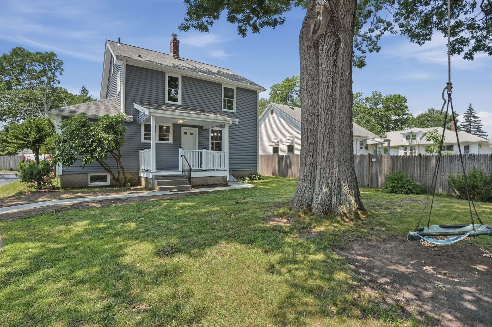 190 Manomet St Property Photo 6