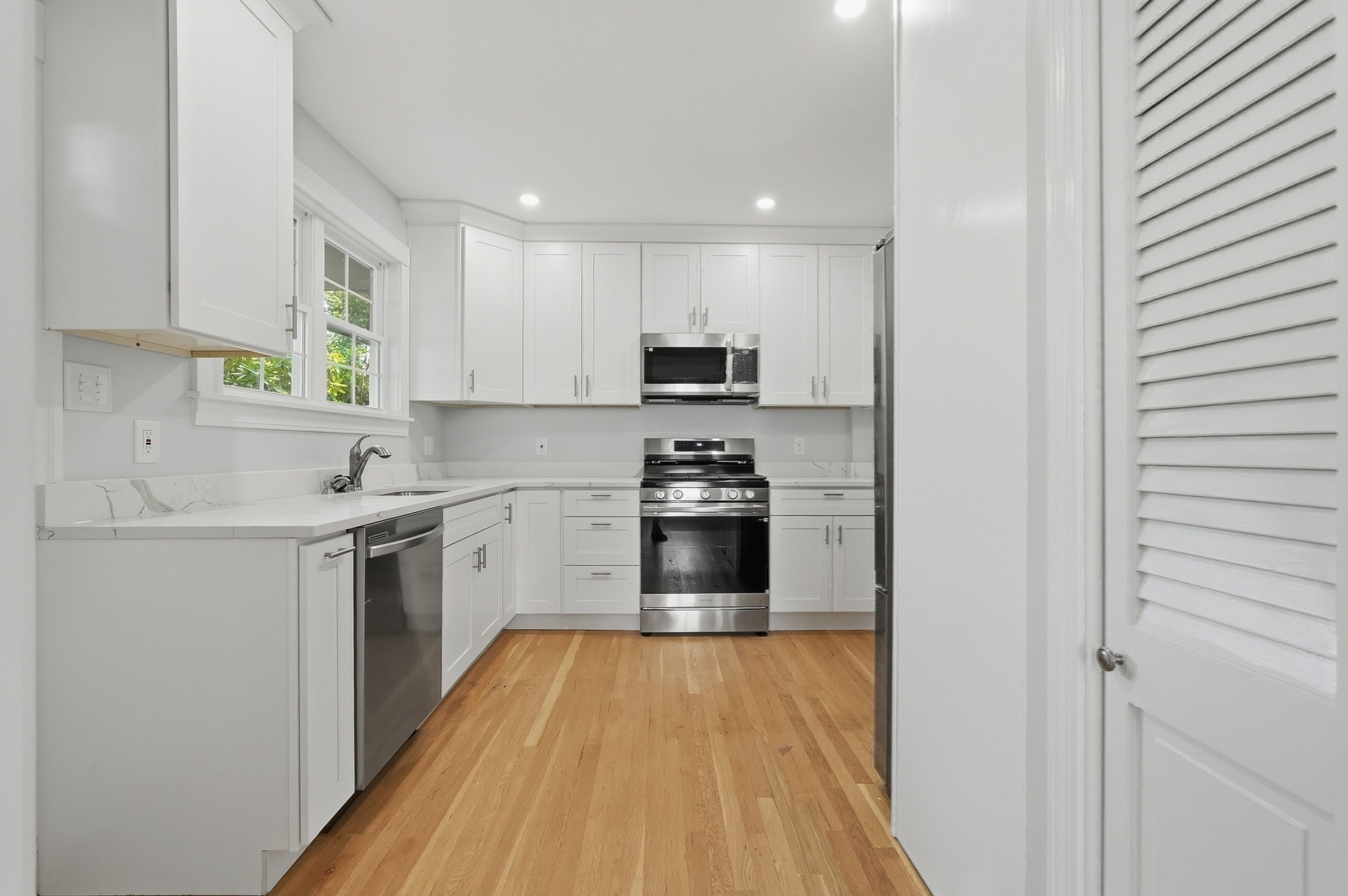 190 Manomet St Property Photo 15