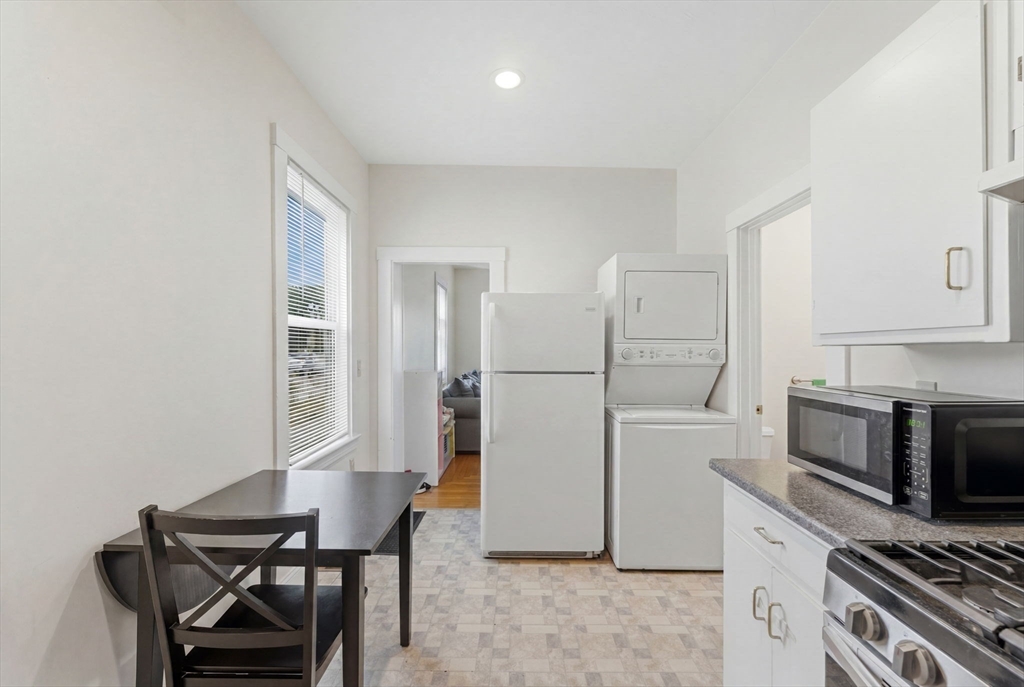 659 Washington St Property Photo 3