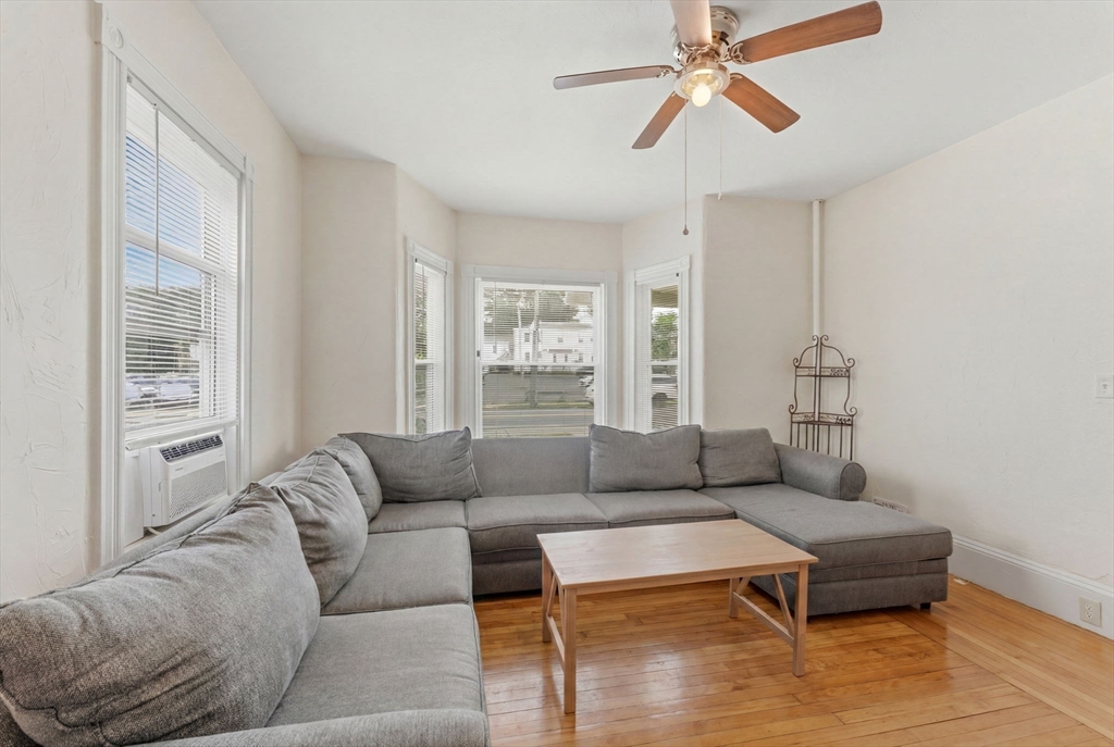 659 Washington St Property Photo 4