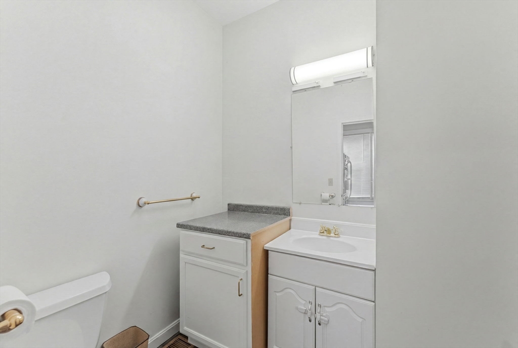 659 Washington St Property Photo 7