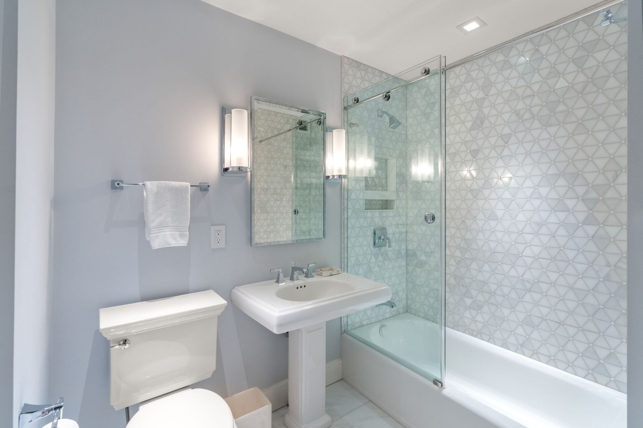 85 E India Row Property Photo 13