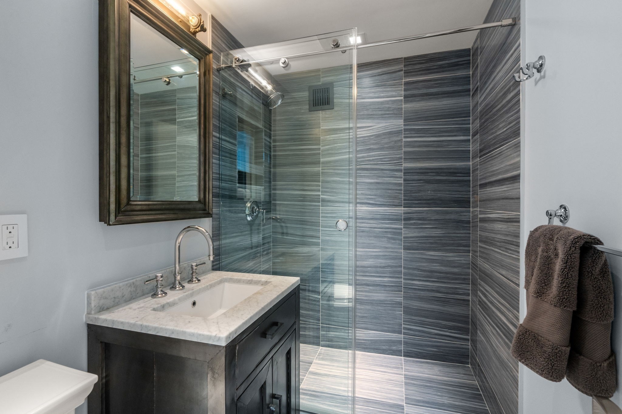 85 E India Row Property Photo 21